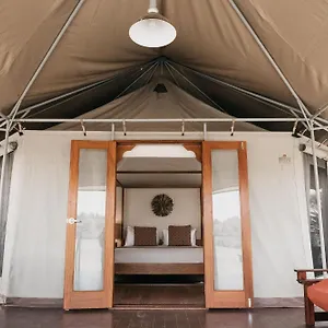 https://rivershore-resort.hotelssunshinecoast.net